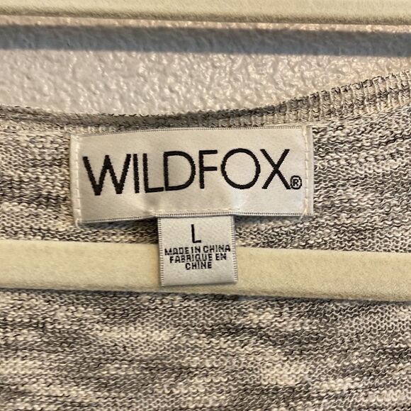 WILDFOX- heathered grey oversized cropped fringe sweater- size large - Picture 10 of 13